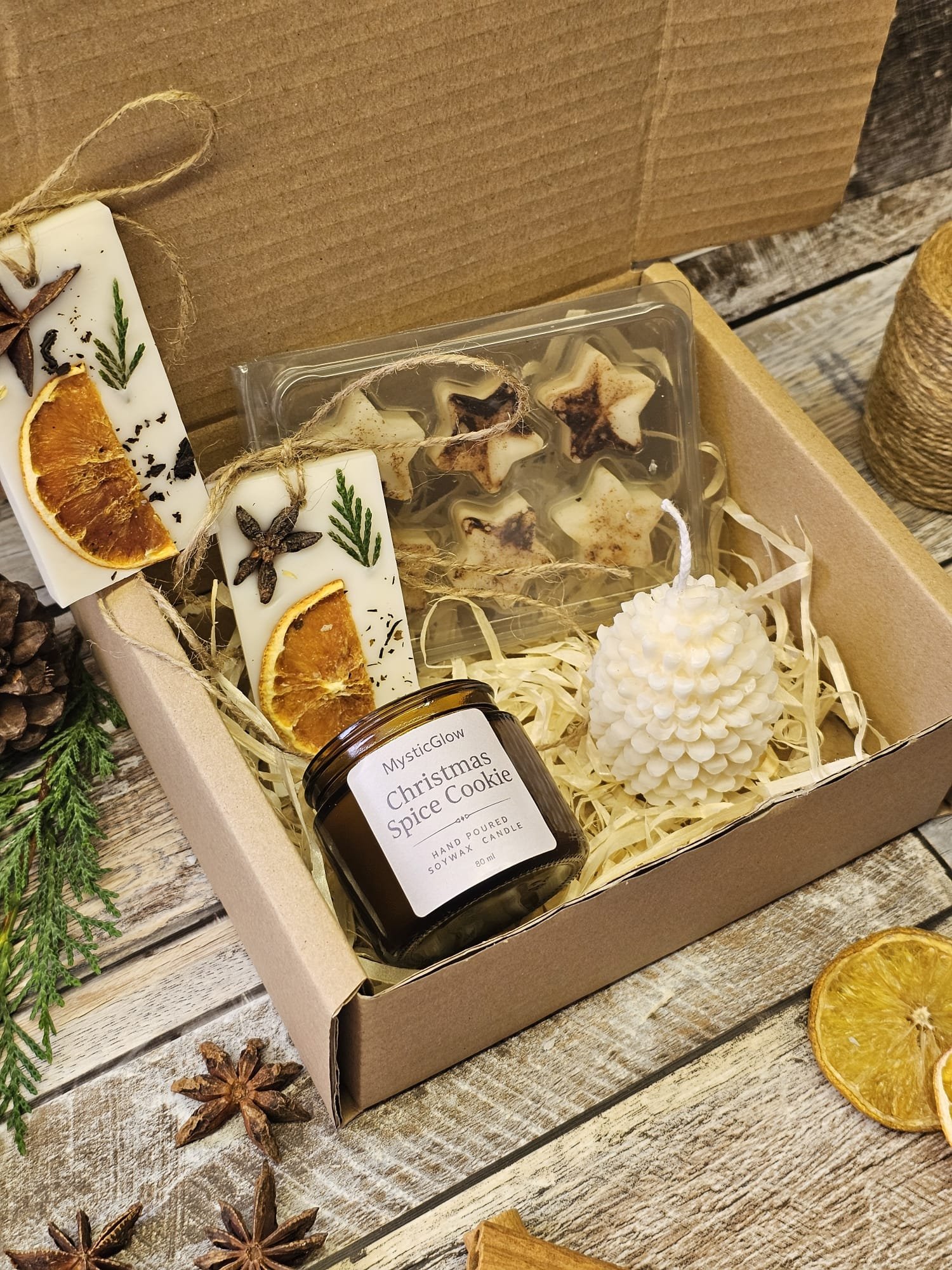 MysticGlow Christmas candle gift set – soy candle, wax tablets and pinecone candle in kraft packaging