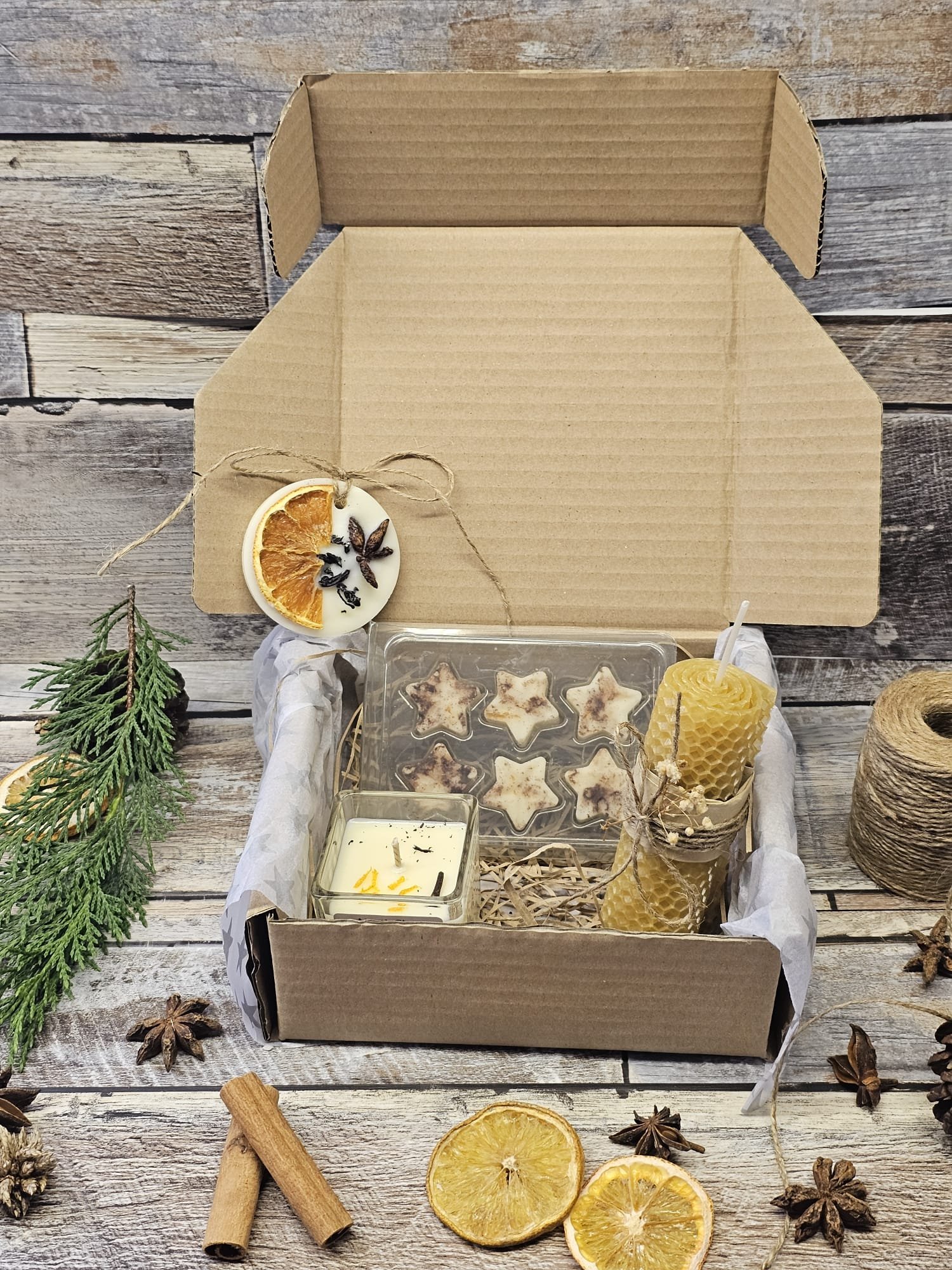 Christmas candle gift box with orange-scented candle, star wax melts and beeswax candle – MysticGlow